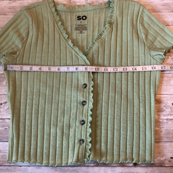 “SO” variegated rib knit, button front, baby tee w/lettuce edge - junior size L - Picture 5 of 7